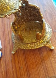 Laddu Gopal Singhasan