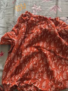 Dressberry top- In An Amazing condition
