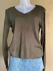 Olive Green V-neck Sweater 🎀