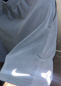 Nike unisex shorts ( size L )