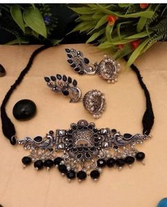 Black Pearl Oxides Choker