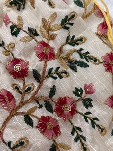 🌸 Floral Pearl Potli – Ethnic Charm Redefined