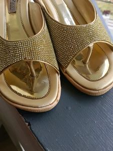 Free Gift :Wedding Chappal