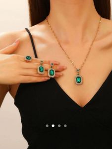 Emerald Jewellery Set