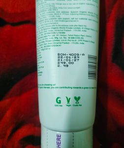 Saffron &amp; Oat Milk Facewash