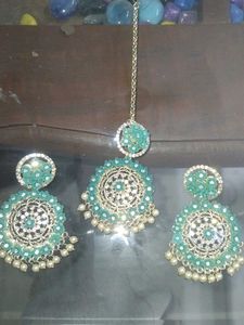 A beautiful earings and mangtika