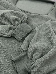 a green puff top sleeve