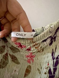 Floral Print Smocked Tops