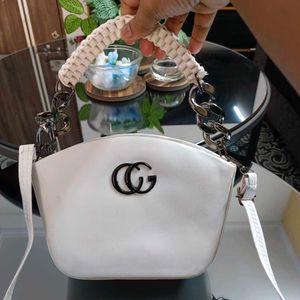 🛍️ White Sling Bag ⭐⭐⭐⭐
