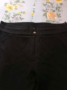Women&#39;s Black Jeegins Pants