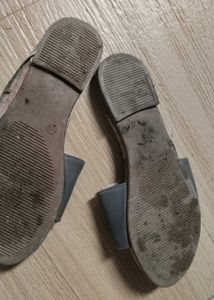 Beautiful Used Flats/Sandals Heels 🩴