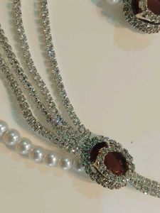 Stone And Pearls Necklace With Earings