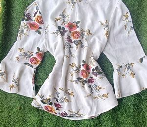 🤍🌹Flored Top🌹🤍