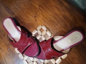 A Fine Wine Colour With Short Heels