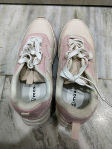 Unisex Sports And Casual Shoes