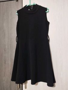 Black Sleeveless Dress