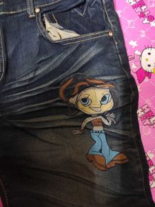 Cartoon Embroidered Capri