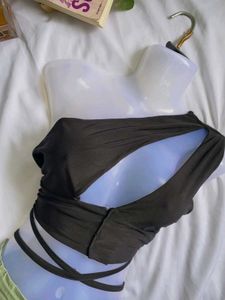 CUT OUT FITTED TOP