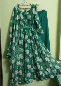 New/Unused Organza Gown Set