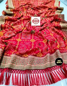 bandhni saare for women in red