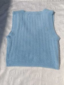 Imported Knit Cropped Vest 💙