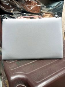 🤩Silver &#39;V&#39; Detail  Sling Bag