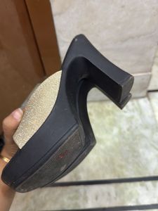 Chic Black &amp; Gold Heels