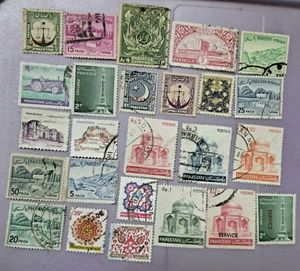 25 Vintage 1950-60s PAKISTAN stamps
