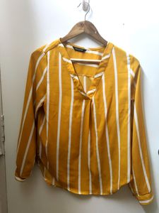 Yellow shirt grab it !