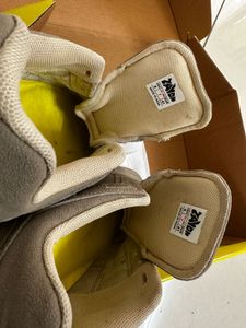 Zaydn Sneakers (Almost new)