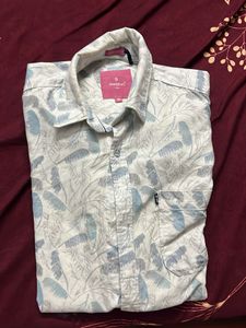 Stylish White &amp; Blue Patterned Men&#39;s Shirt
