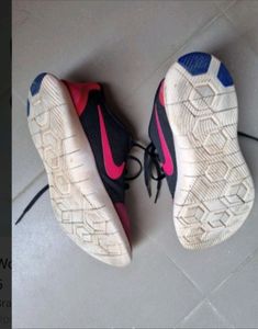 USED NIKE sport Shoes For Women
