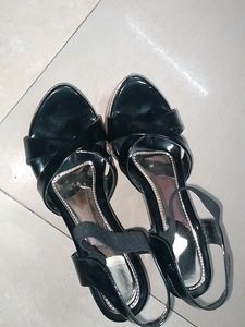 Black 🖤 High Heels 👠 Size -39