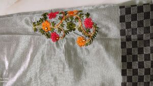 😍🌷New Beautiful Greyish Art Slik Saree😍🌷