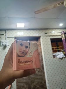 Tg HudaBeauty 2 In 1 Compact Powder