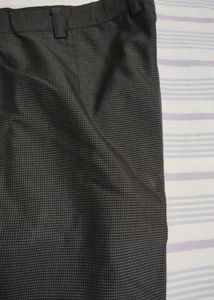 Men 32 Waist Pant - Like New