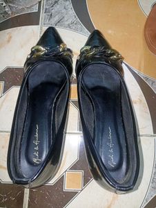 Chic Black Ballerinas