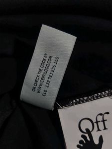 Off-White Arrow Pattern Round Neck Tee &#39;Black Whit