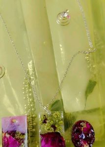 Customize Real Flower Pettels Resin Pendants