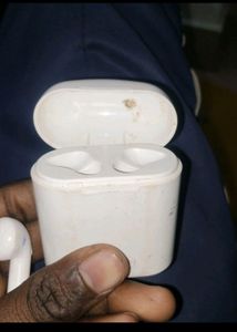 Earbuds Was Used And Only One Ok Lead Hera