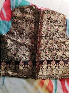 New, Unused Women Pure Pattu Waist Court