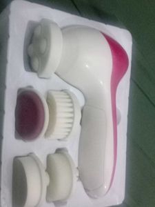 Facial Cleansing Brush