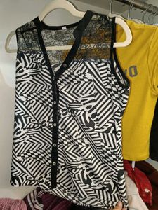 Black &amp; White Sleeveless Printed Top with