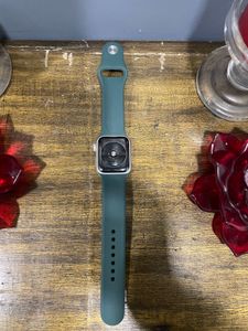 Apple Watch SE series 2nd Gen with Green Strap