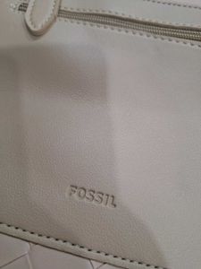 FOSSIL HAND BAG(copy) in brand new condition.