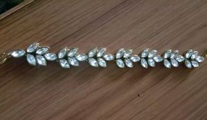 The single Broach