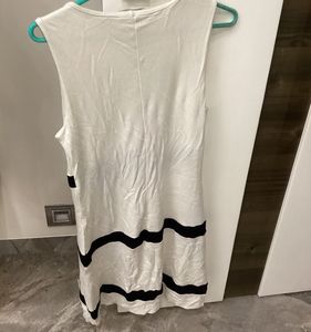 Chic Sleeveless Dress
