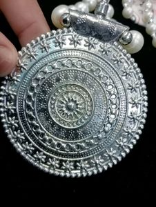 Beautiful white Pearl  necklace with pendant