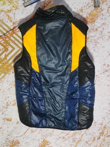 Sleeveless half jackets