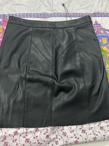 Chic Black Skirt